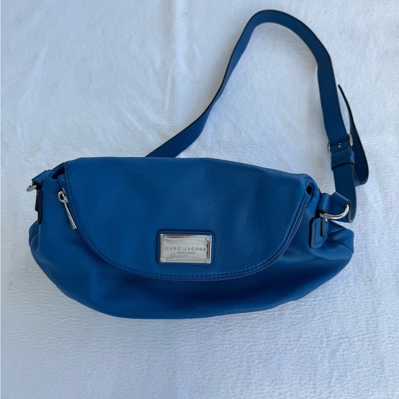 Marc Jacobs Handbags - EUC Marc Jacobs Blue Leather Shoulder Bag